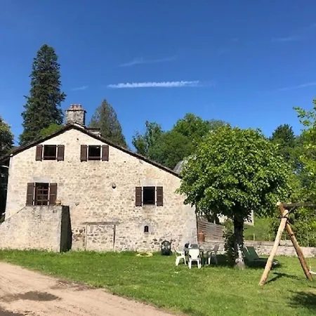 Maison A La Ferme Avec Peche * Roumegoux (Cantal)